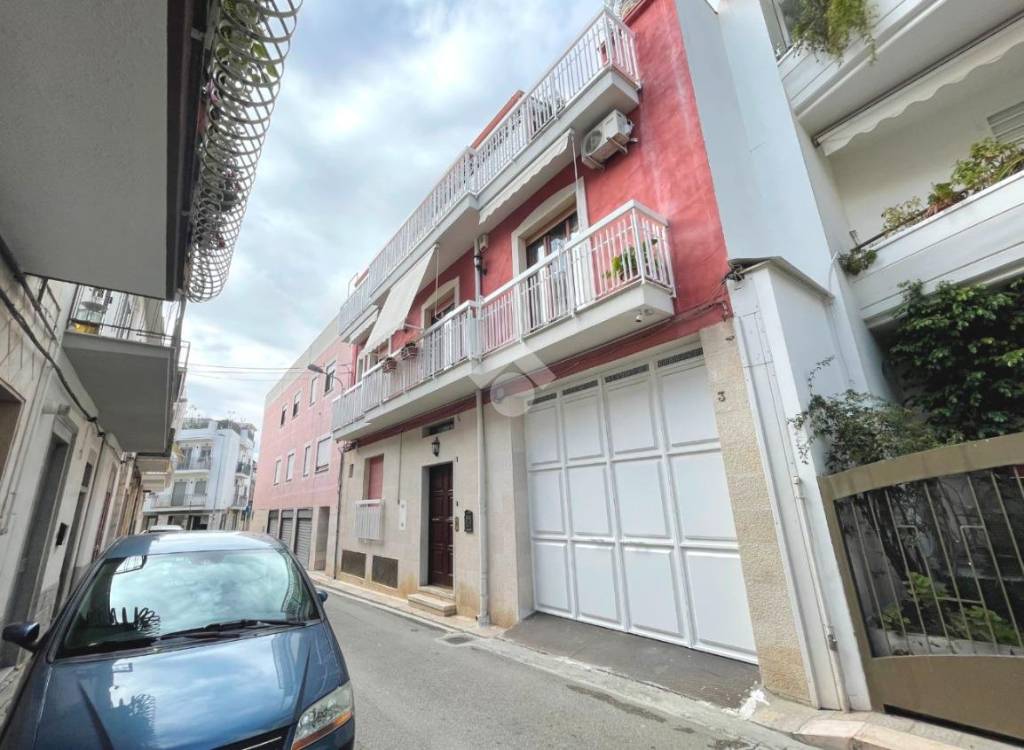 casa indipendente in vendita a Canosa di Puglia
