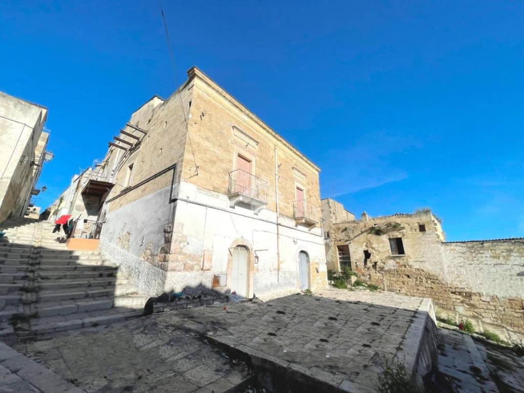 casa indipendente in vendita a Canosa di Puglia