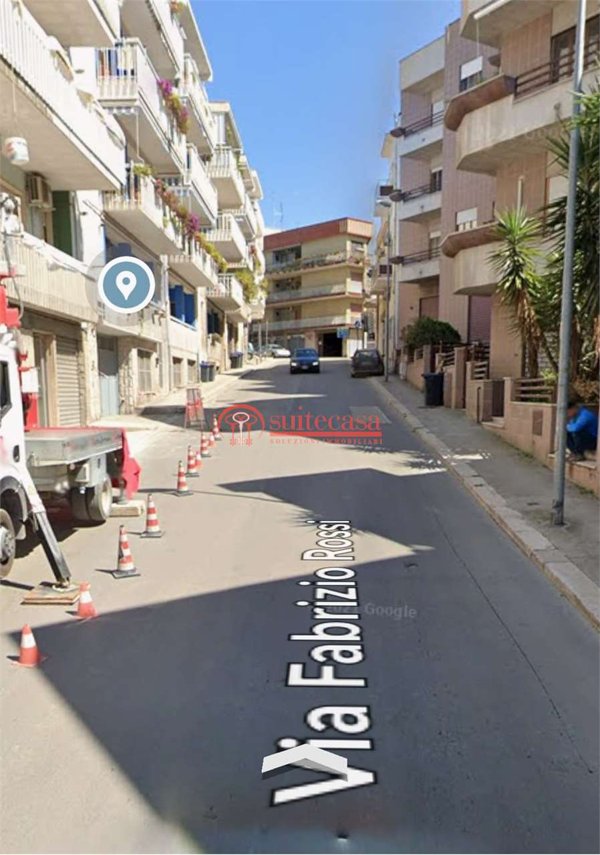 negozio in vendita a Canosa di Puglia