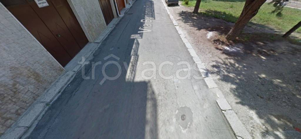 locale commerciale in vendita a Canosa di Puglia