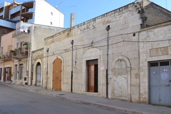 casa indipendente in vendita a Canosa di Puglia