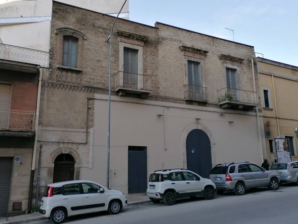 casa indipendente in vendita a Canosa di Puglia
