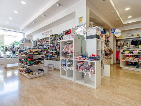 negozio in vendita a Canosa di Puglia
