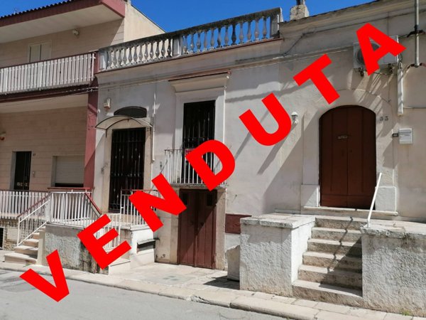 casa indipendente in vendita a Canosa di Puglia