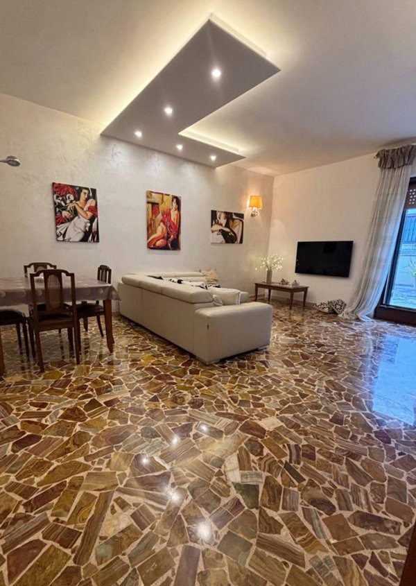 casa indipendente in vendita a Canosa di Puglia