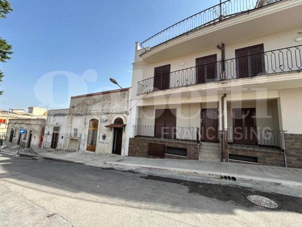 casa indipendente in vendita a Canosa di Puglia