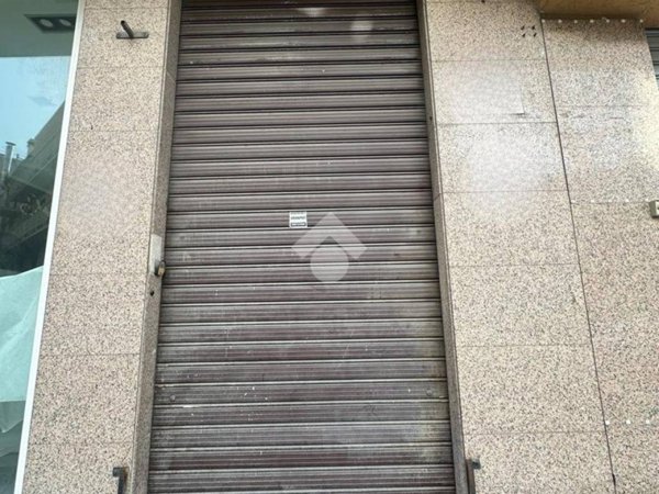locale commerciale in vendita a Canosa di Puglia