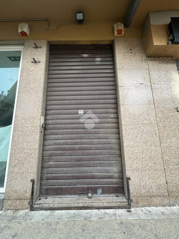 locale commerciale in vendita a Canosa di Puglia