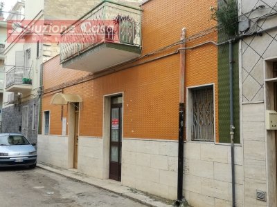 casa indipendente in vendita a Canosa di Puglia
