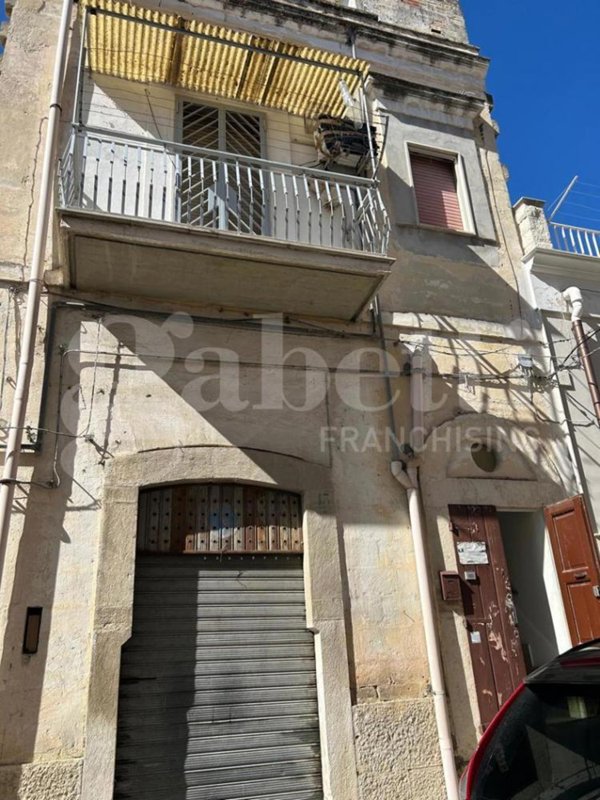 casa indipendente in vendita a Canosa di Puglia