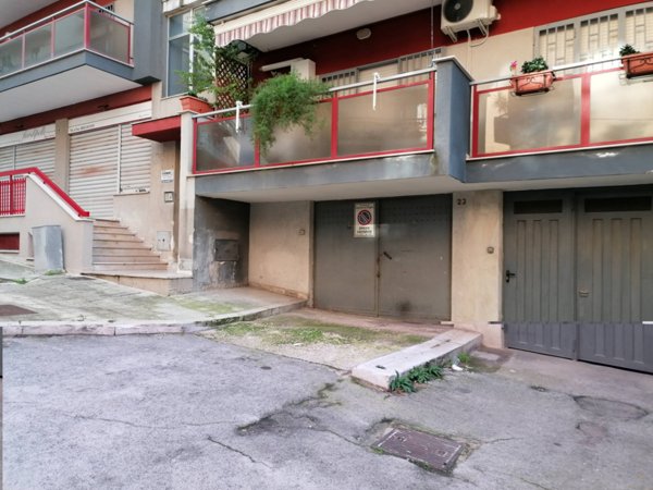 locale di sgombero in vendita a Canosa di Puglia