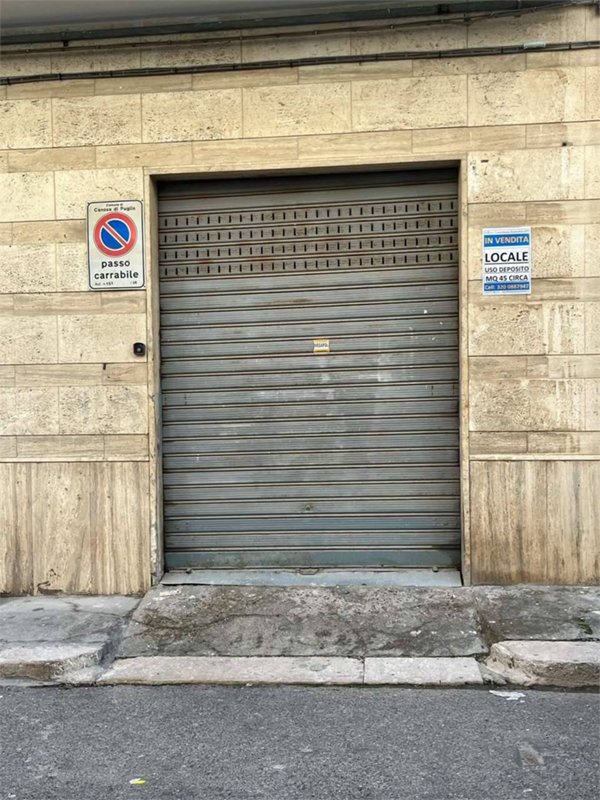 locale di sgombero in vendita a Canosa di Puglia