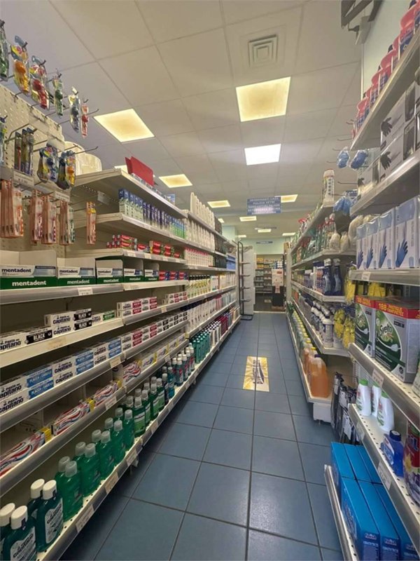 negozio in vendita a Canosa di Puglia