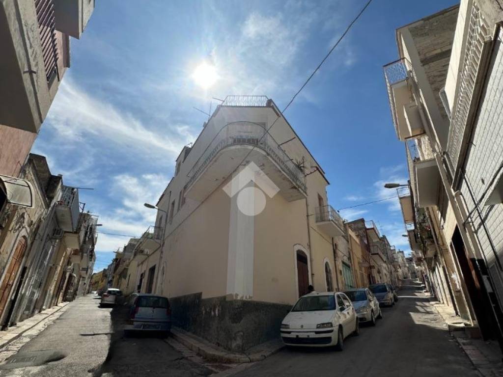 casa indipendente in vendita a Canosa di Puglia