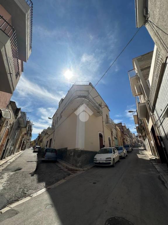 casa indipendente in vendita a Canosa di Puglia