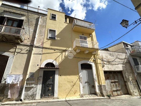casa indipendente in vendita a Canosa di Puglia