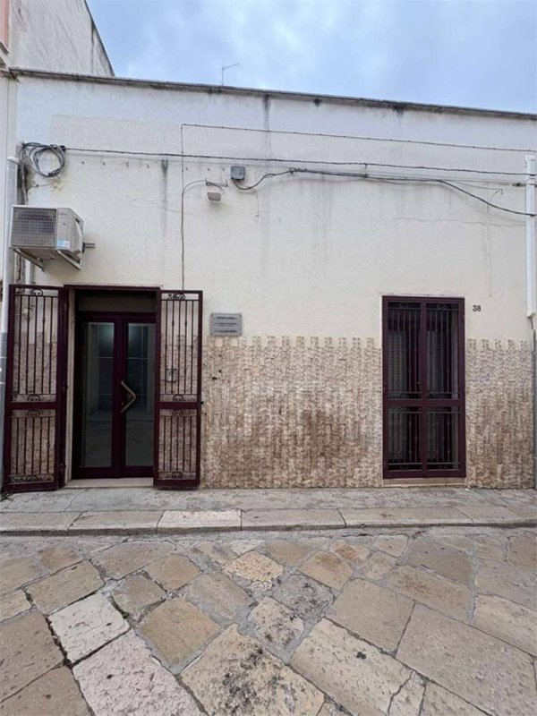 casa indipendente in vendita a Canosa di Puglia