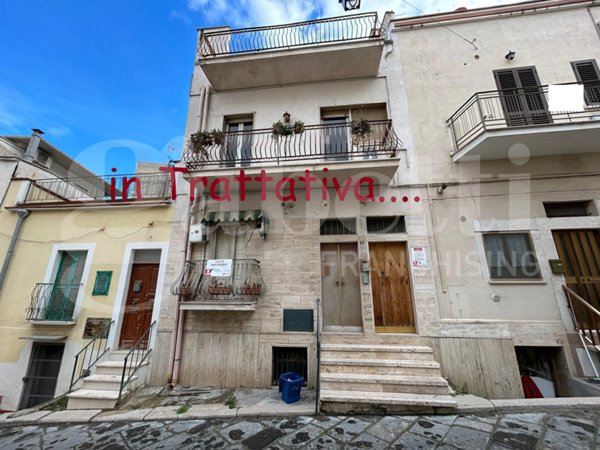 casa indipendente in vendita a Canosa di Puglia