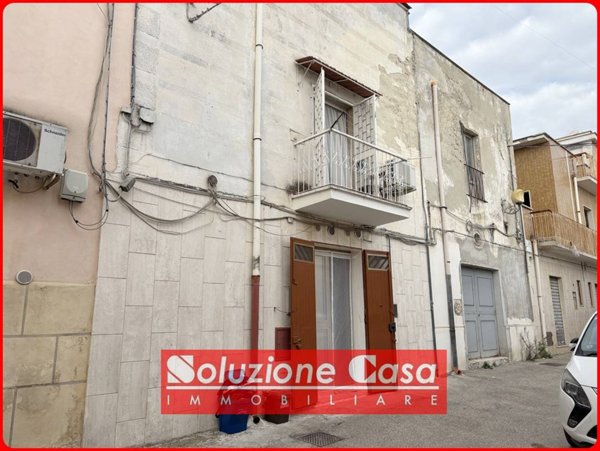 casa indipendente in vendita a Canosa di Puglia