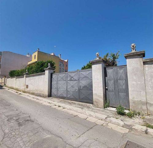 casa indipendente in vendita a Canosa di Puglia