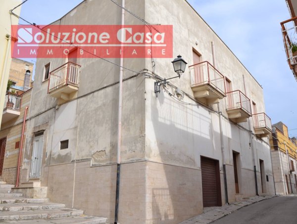 casa indipendente in vendita a Canosa di Puglia