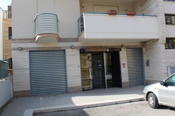 locale commerciale in vendita a Canosa di Puglia