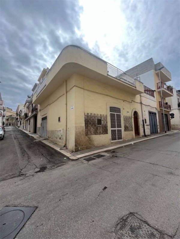 casa indipendente in vendita a Canosa di Puglia
