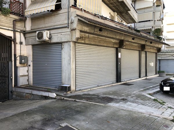 locale commerciale in vendita a Canosa di Puglia