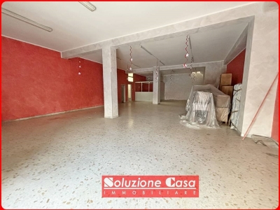 locale commerciale in vendita a Canosa di Puglia