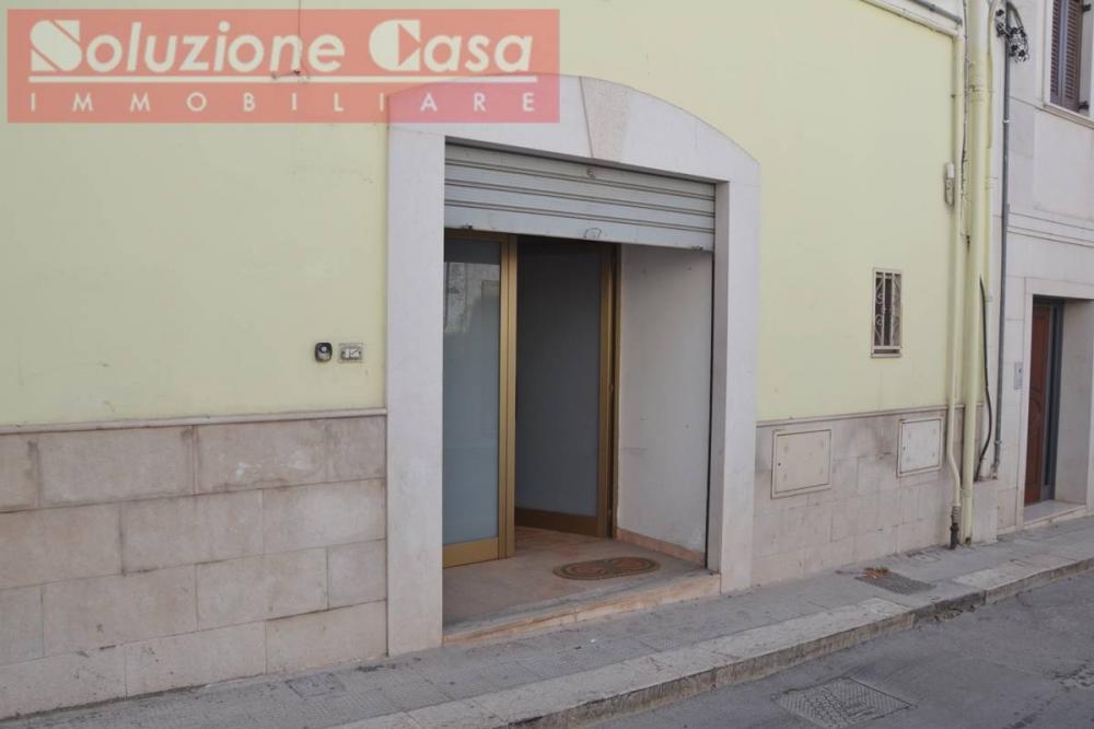 locale commerciale in vendita a Canosa di Puglia