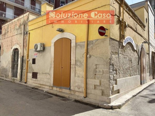 locale commerciale in vendita a Canosa di Puglia