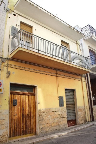 casa indipendente in vendita a Canosa di Puglia