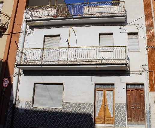 casa indipendente in vendita a Canosa di Puglia