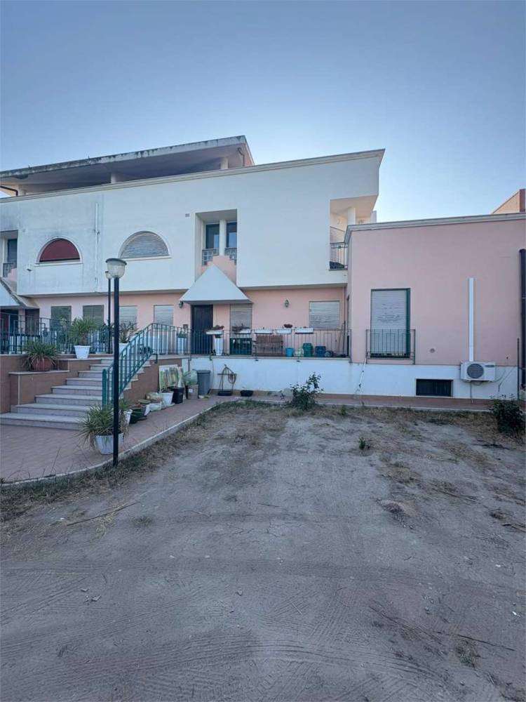 casa indipendente in vendita a Canosa di Puglia