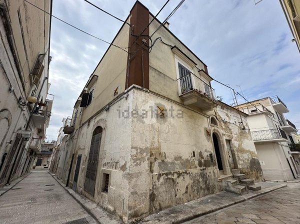 casa indipendente in vendita a Canosa di Puglia