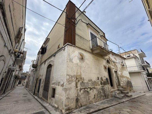 casa indipendente in vendita a Canosa di Puglia