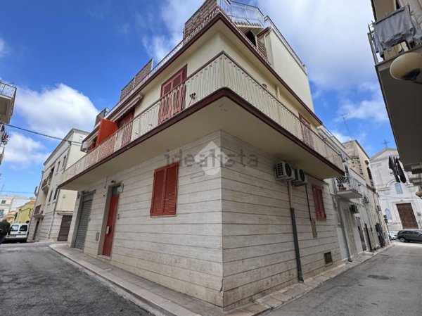 casa indipendente in vendita a Canosa di Puglia