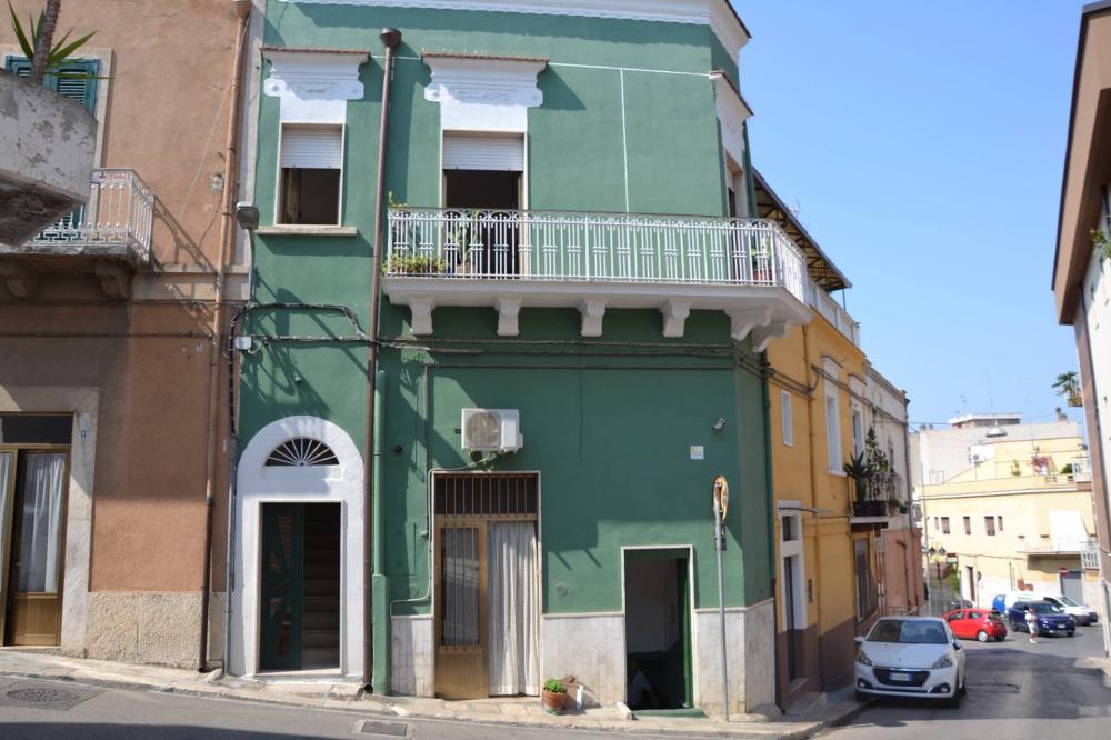 casa indipendente in vendita a Canosa di Puglia