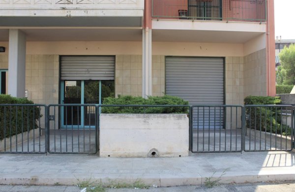 locale commerciale in vendita a Canosa di Puglia