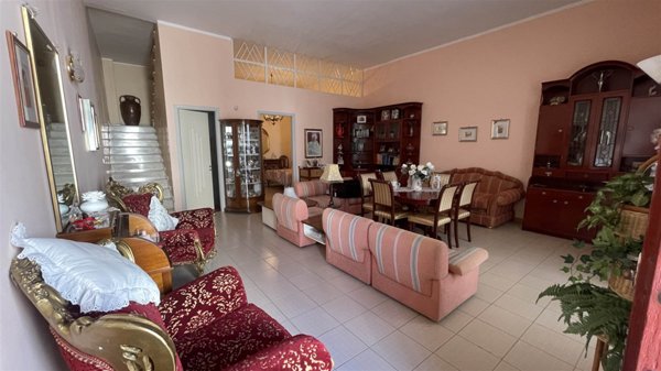 casa indipendente in vendita a Canosa di Puglia