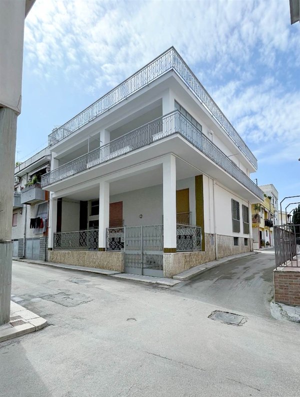 casa indipendente in vendita a Canosa di Puglia