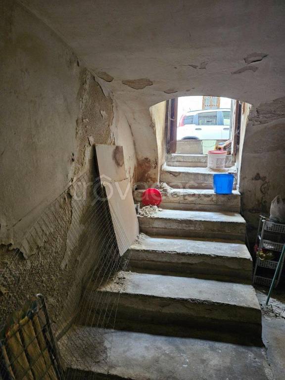 locale commerciale in vendita a Canosa di Puglia