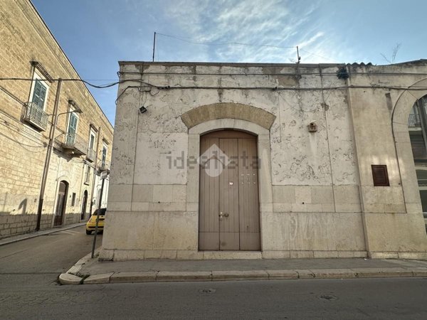negozio in vendita a Canosa di Puglia