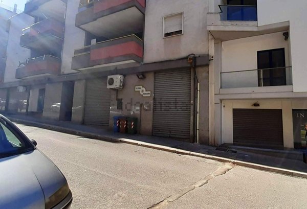 locale commerciale in vendita a Canosa di Puglia
