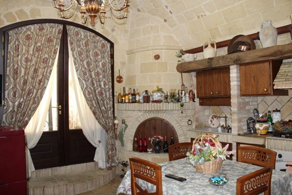 casa indipendente in vendita a Canosa di Puglia