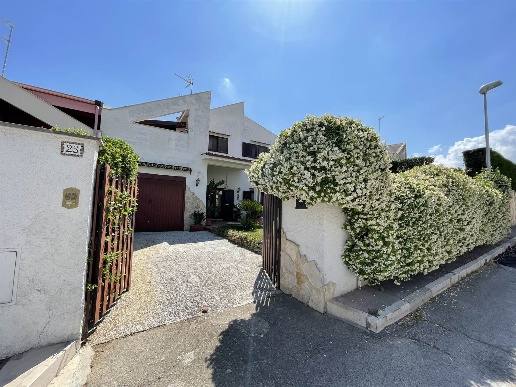 casa indipendente in vendita a Canosa di Puglia