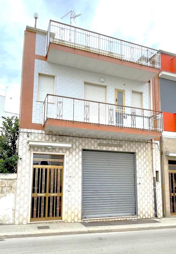 casa indipendente in vendita a Canosa di Puglia