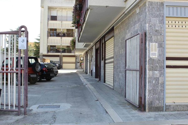 locale di sgombero in vendita a Canosa di Puglia