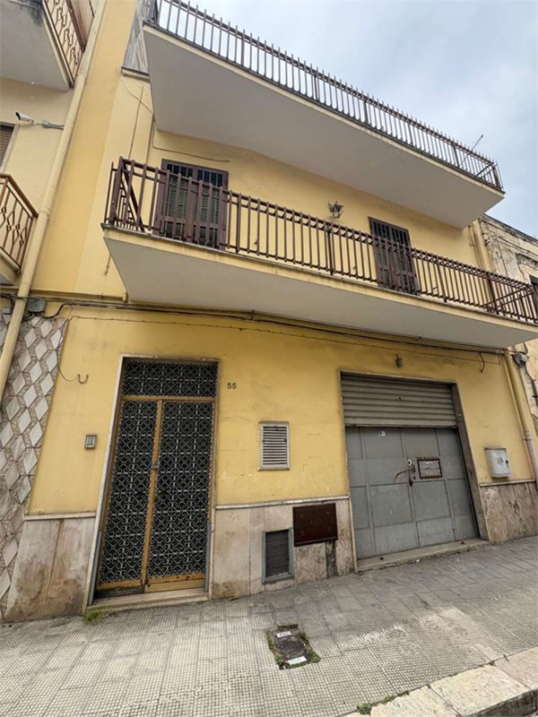 casa indipendente in vendita a Canosa di Puglia