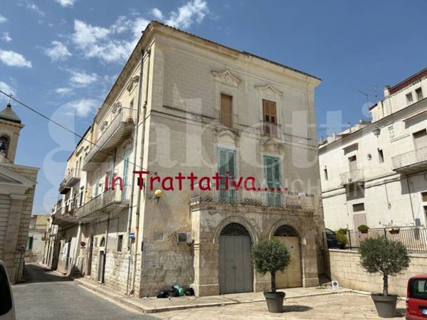 casa indipendente in vendita a Canosa di Puglia